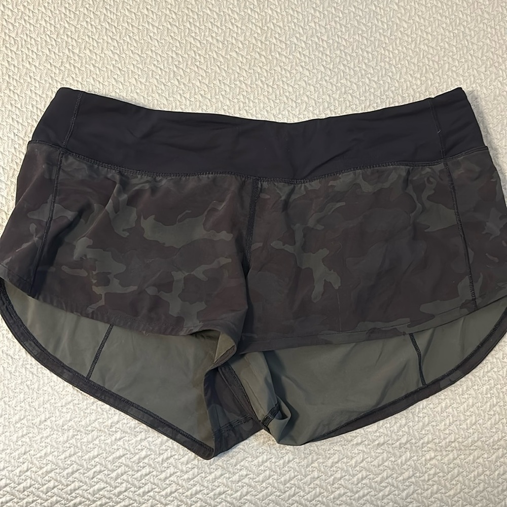 LULULEMON SPEED UP SHORTS 2.5 inch RARE PATTERN CAMO